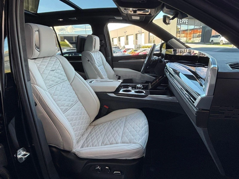 Cadillac Escalade 6.2 V8 V-SERIES/SUPERCHARGED/AKG/360/HEAD UP/TV/, снимка 13 - Автомобили и джипове - 52414376