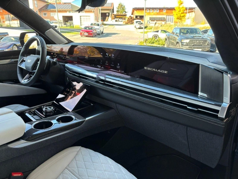 Cadillac Escalade 6.2 V8 V-SERIES/SUPERCHARGED/AKG/360/HEAD UP/TV/, снимка 12 - Автомобили и джипове - 52414376