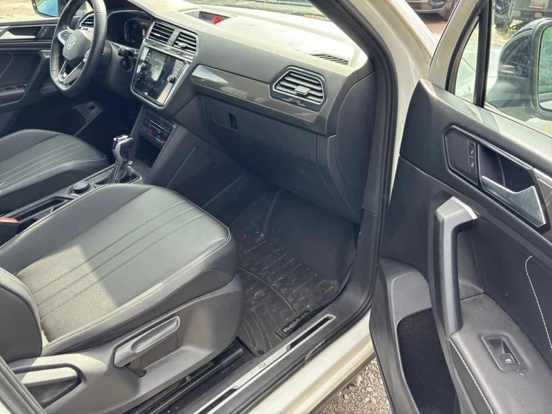 VW Tiguan * Comfortline R Line Black Edition * CARFAX * БЕЗ , снимка 12 - Автомобили и джипове - 53098267