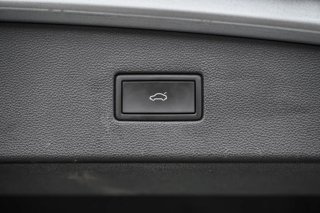 VW Tiguan * COMFORTLINE* R-LINE* BLACK* 4MOTION, снимка 15 - Автомобили и джипове - 53811182