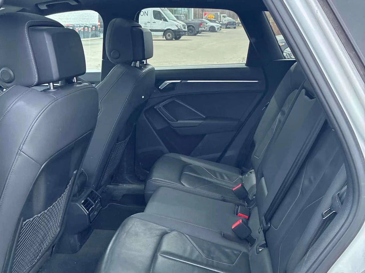 Audi Q3 * Progressiv * CARFAX * ЦЕНА ДО БГ, снимка 15 - Автомобили и джипове - 54385096