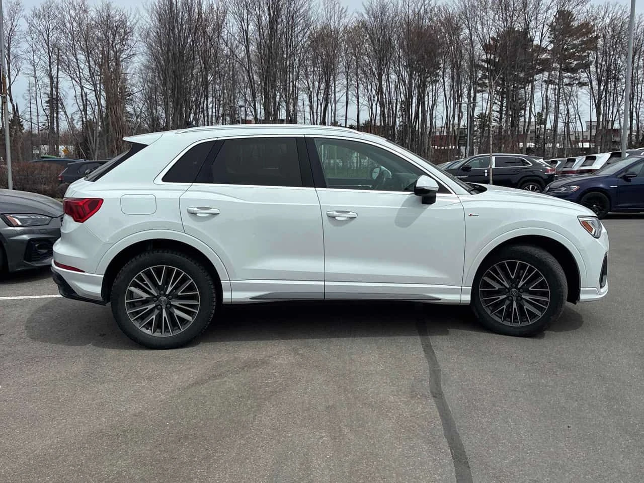 Audi Q3 * Progressiv * CARFAX * ЦЕНА ДО БГ, снимка 3 - Автомобили и джипове - 54385096