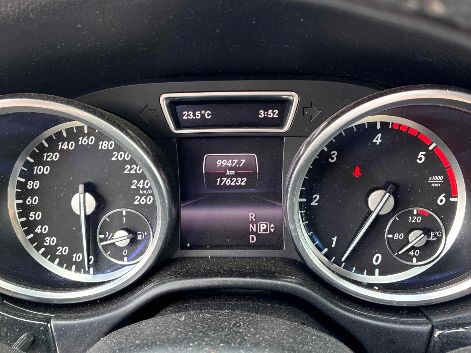 Mercedes-Benz ML 350 AMG * ПОДГРЕВ * КАМЕРА * BLIND SPOT * CARFAX * , снимка 8 - Автомобили и джипове - 54557623