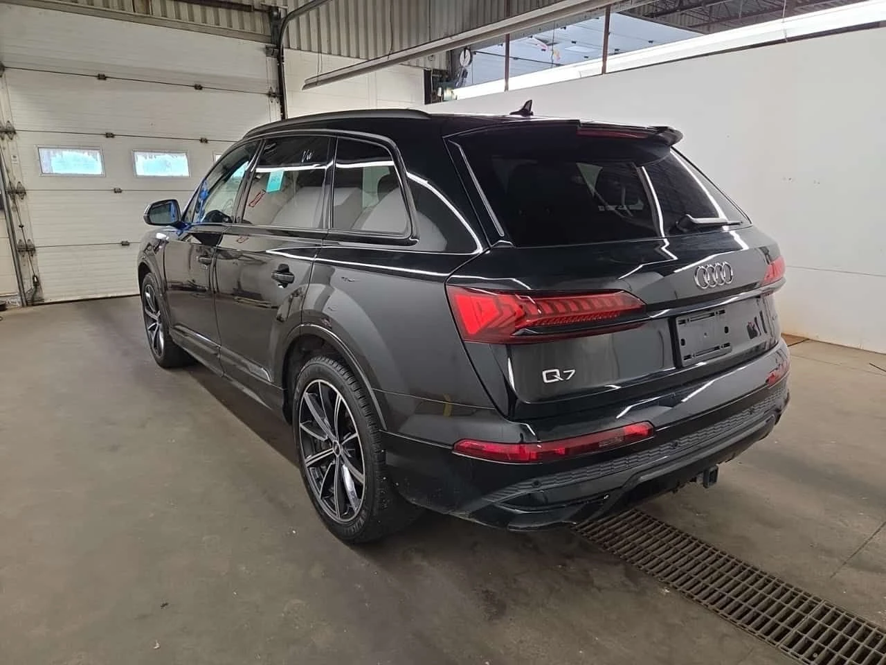 Audi Q7 * KOMFORT * CARFAX * S LINE * 2 КЛЮЧА * , снимка 4 - Автомобили и джипове - 55514748