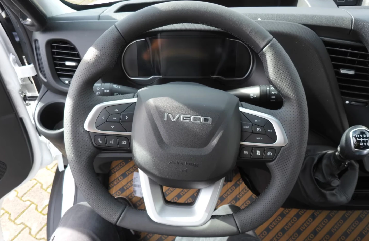 Iveco Daily 35C16 3.0 мотор/ЧИСТО НОВ/4.10 МЕЖДУОСИЕ/ПОДСИЛЕН - изображение 5