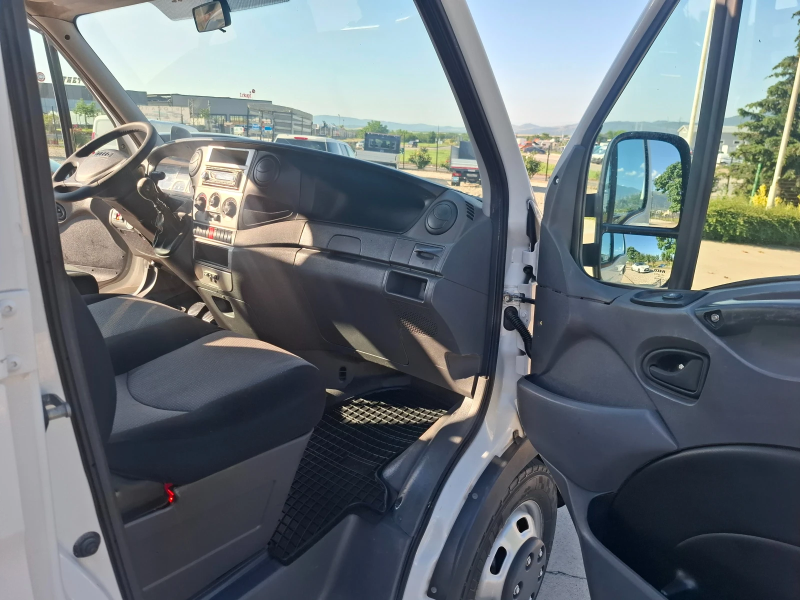 Iveco Daily До3.5т/6+ 1/Климатик, снимка 10 - Бусове и автобуси - 54814956