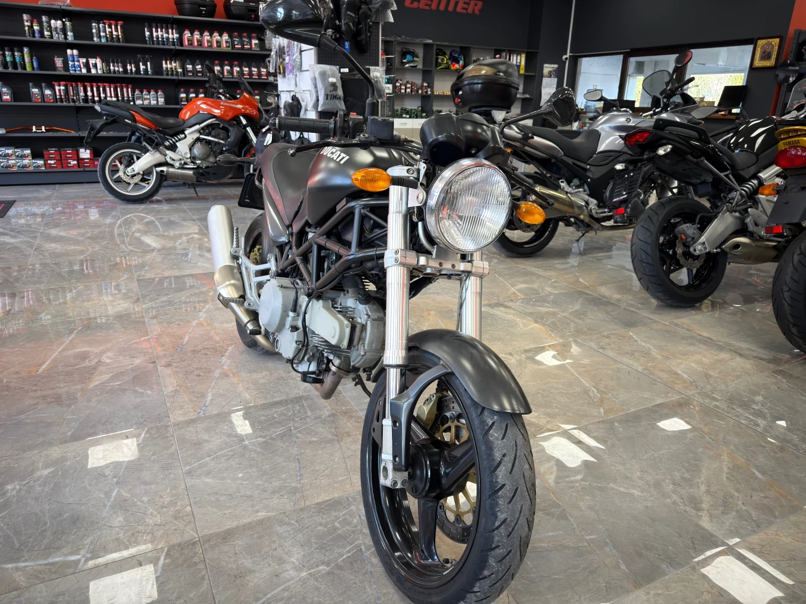 Ducati Monster 400cc. A2 