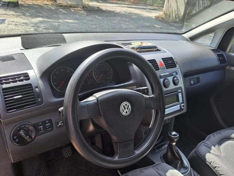 VW Touran, снимка 6 - Автомобили и джипове - 49168114