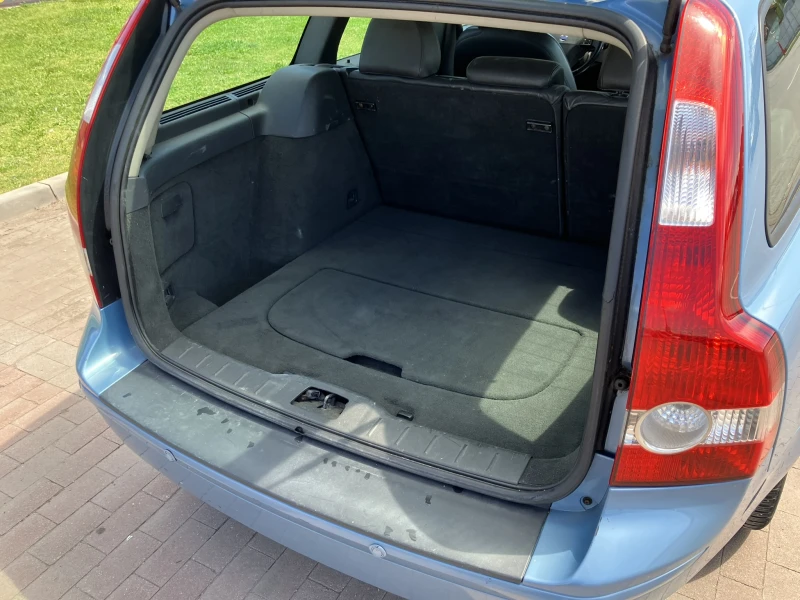 Volvo V50 T5, снимка 8 - Автомобили и джипове - 52245350