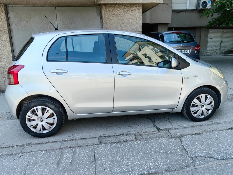 Toyota Yaris 1.3 , снимка 7 - Автомобили и джипове - 52648370