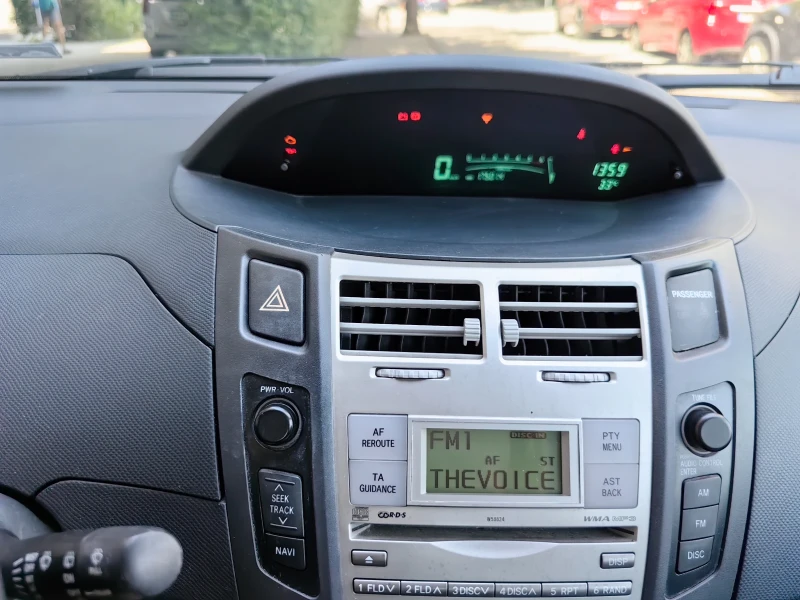 Toyota Yaris 1.3 , снимка 4 - Автомобили и джипове - 52648370