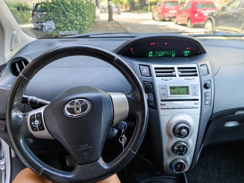 Toyota Yaris 1.3 , снимка 5 - Автомобили и джипове - 52648370