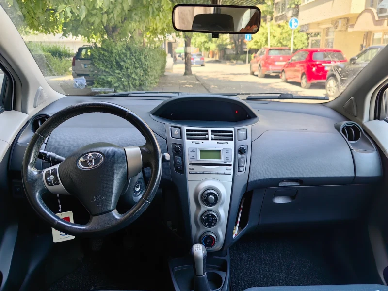 Toyota Yaris 1.3 , снимка 3 - Автомобили и джипове - 52648370