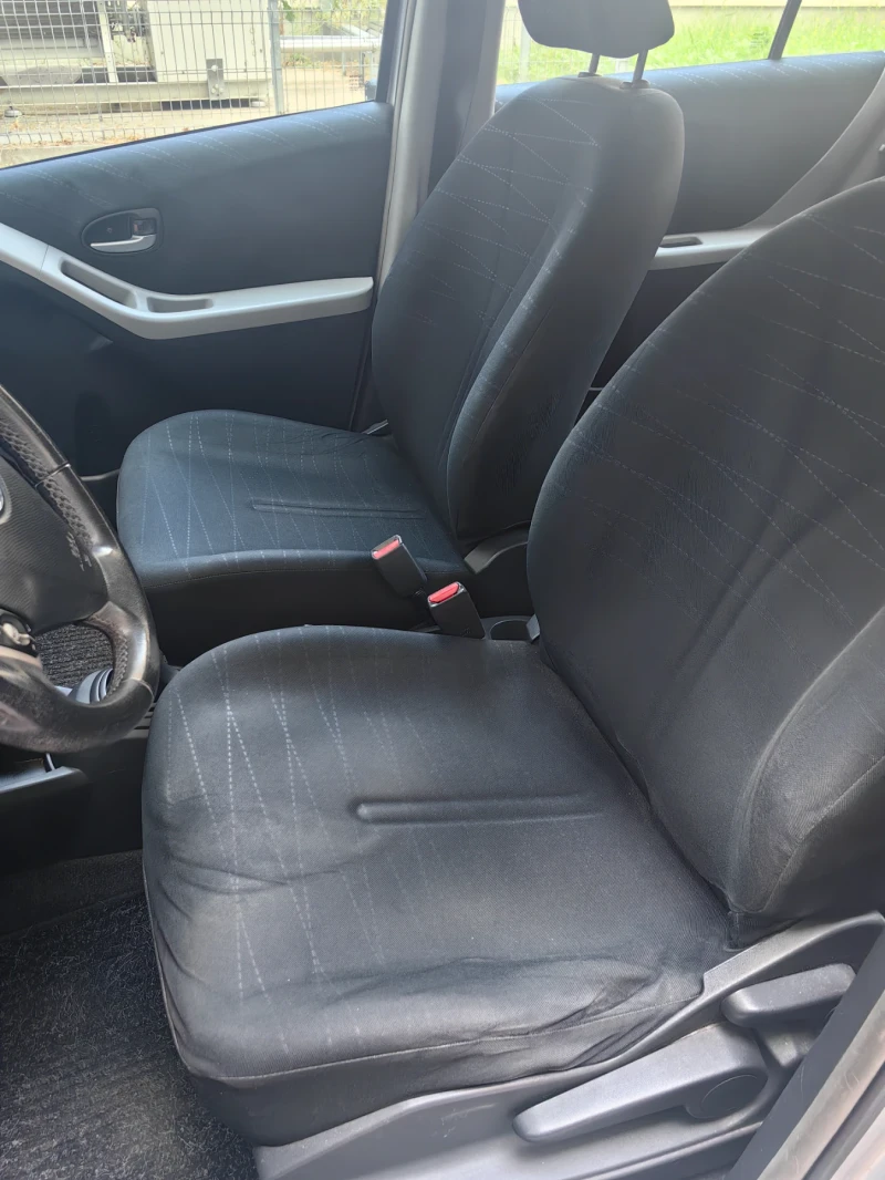 Toyota Yaris 1.3 , снимка 9 - Автомобили и джипове - 52648370