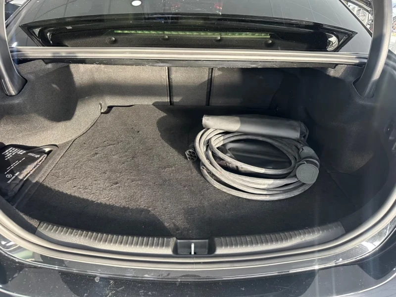 Mercedes-Benz C 300 AMG-LINE/309HP/NIGHT/CAM/NAVI/LED/CPLAY/258gpr, снимка 15 - Автомобили и джипове - 51580141