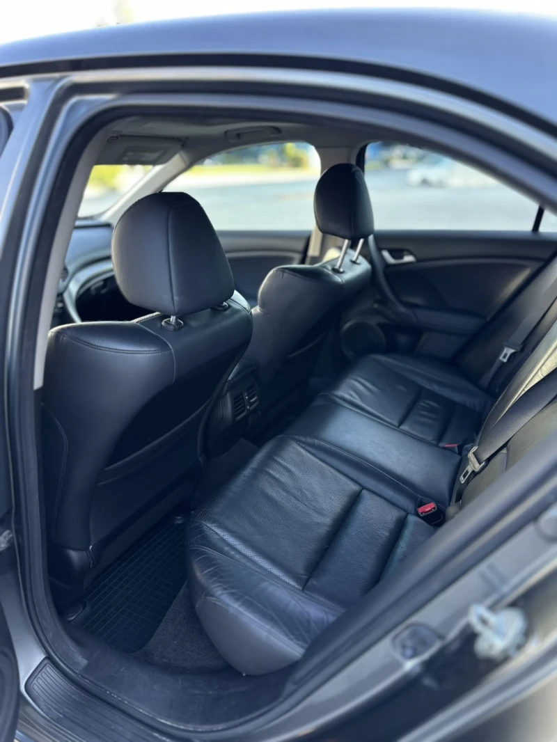 Honda Accord 2.4 I-VTEC, снимка 11 - Автомобили и джипове - 52389749