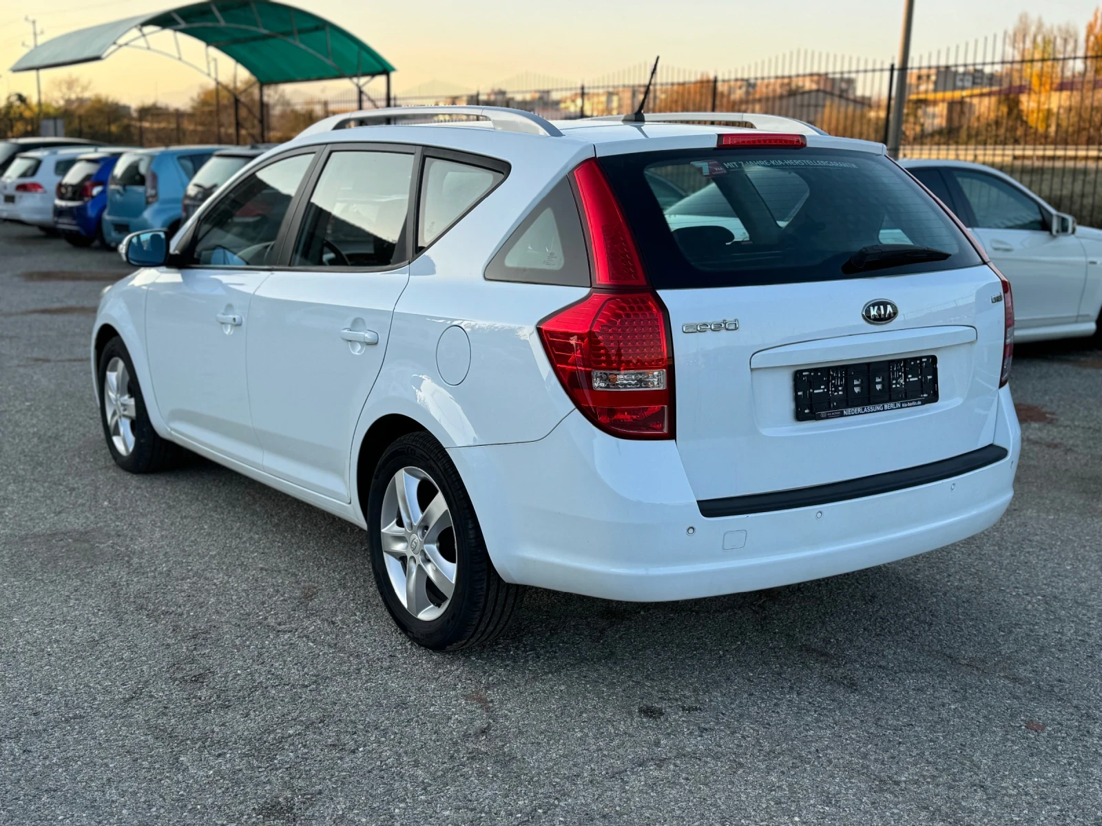 Kia Ceed 1.6 CRDi Spirit Автоматик - изображение 5