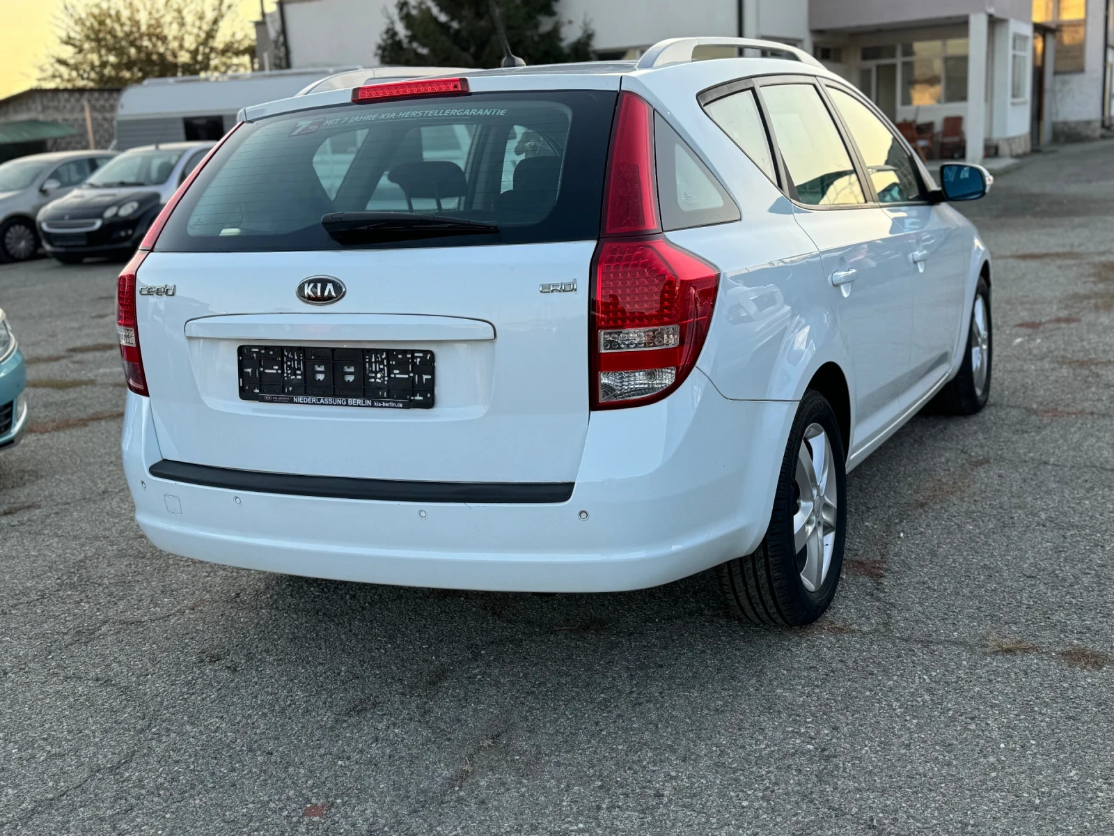 Kia Ceed 1.6 CRDi Spirit Автоматик - изображение 4