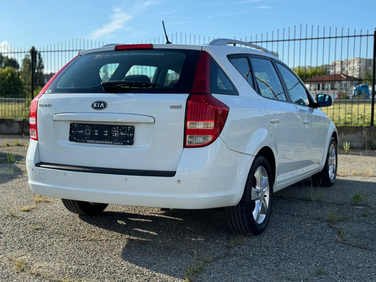 Kia Ceed 1.6 CRDi Spirit Автоматик - изображение 8