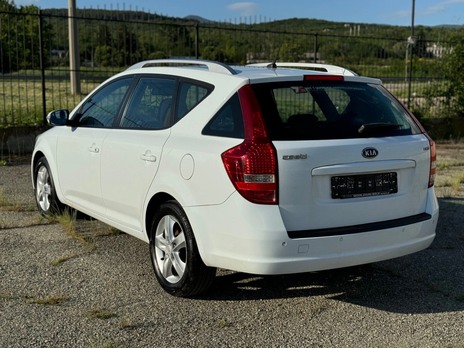 Kia Ceed 1.6 CRDi Spirit Автоматик - изображение 6