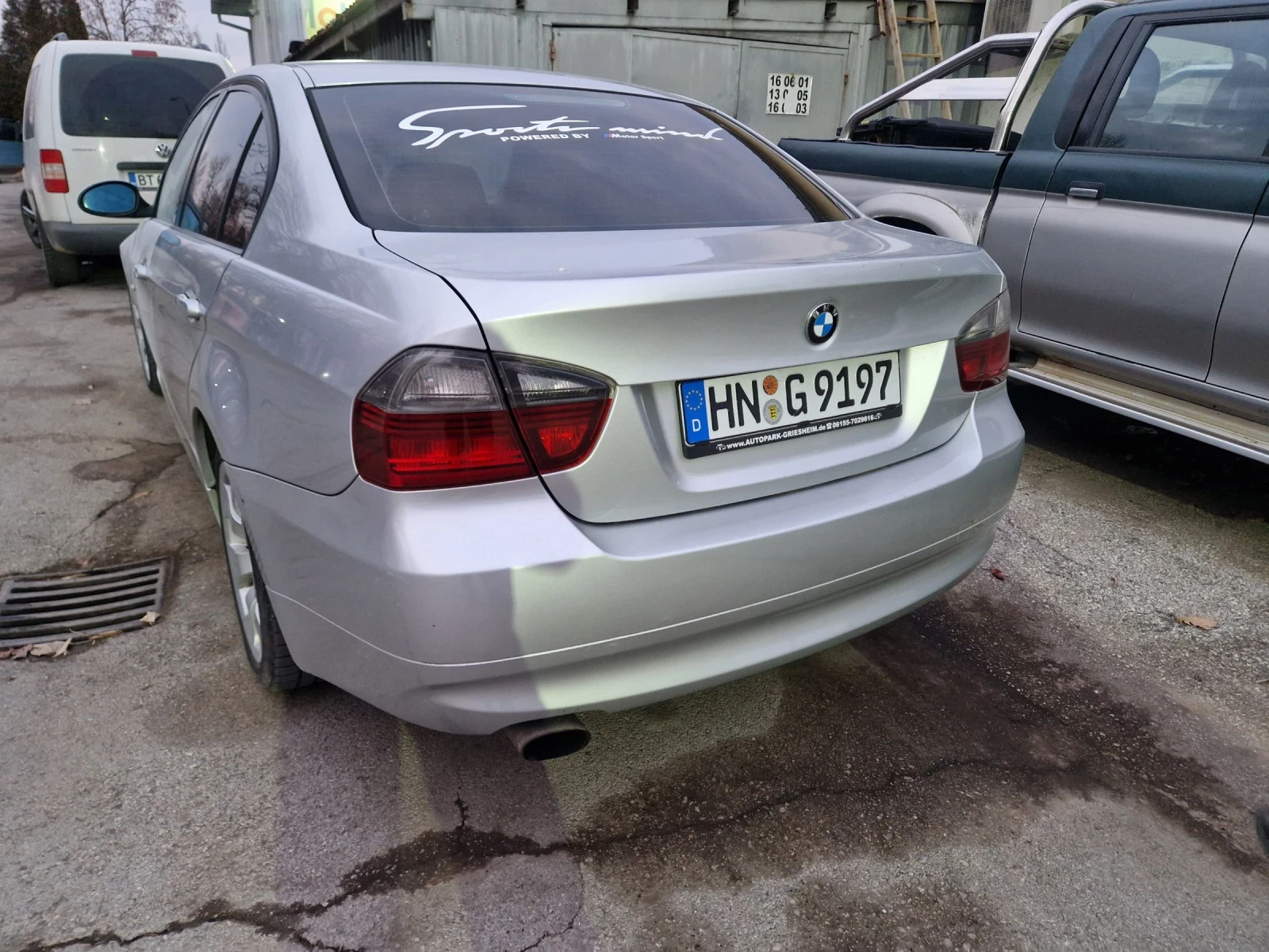 BMW 320 2.0i 143к.с. 6ск. - изображение 6