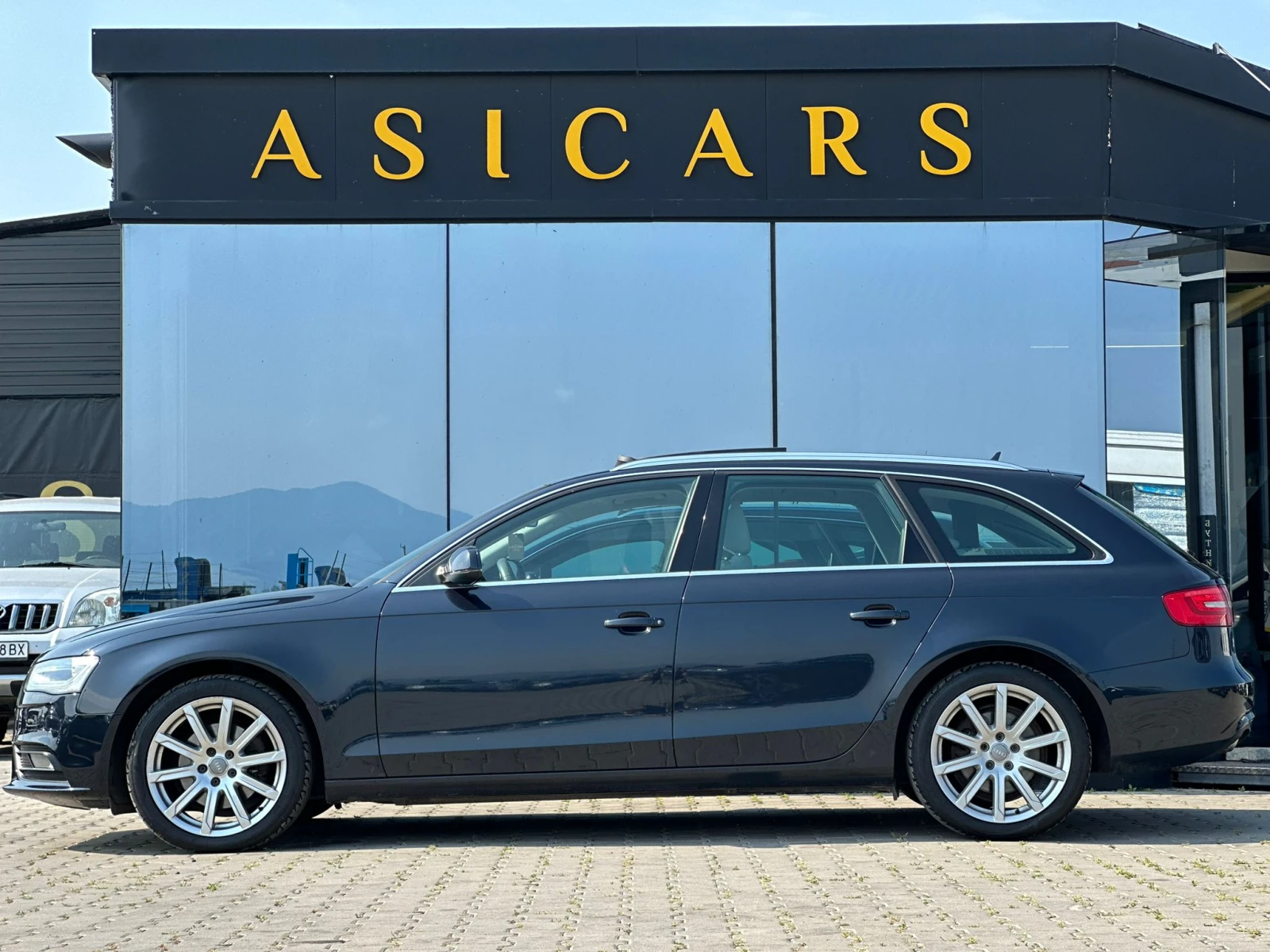Audi A4 / AVANT / 2.0D / 177 HP / EURO 5 / TOP / - изображение 2