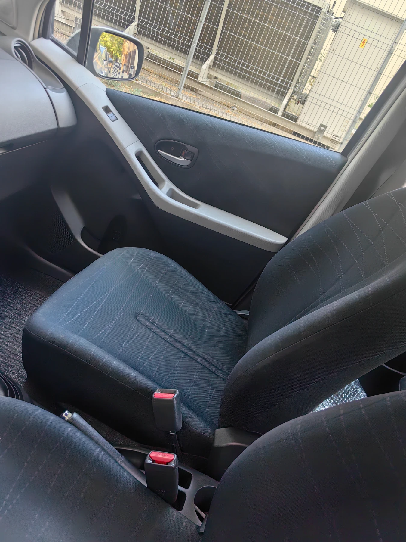 Toyota Yaris 1.3  - изображение 10
