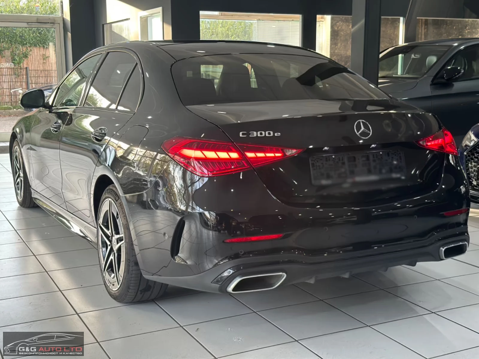 Mercedes-Benz C 300 AMG-LINE/309HP/NIGHT/CAM/NAVI/LED/CPLAY/AMBI/258g - изображение 3