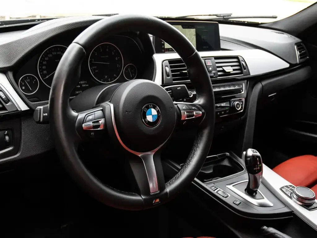 BMW 330 xDrive M Sport * CARFAX* ОПЦИЯ ЗА ФИНАНСИРАНЕ*  - изображение 8