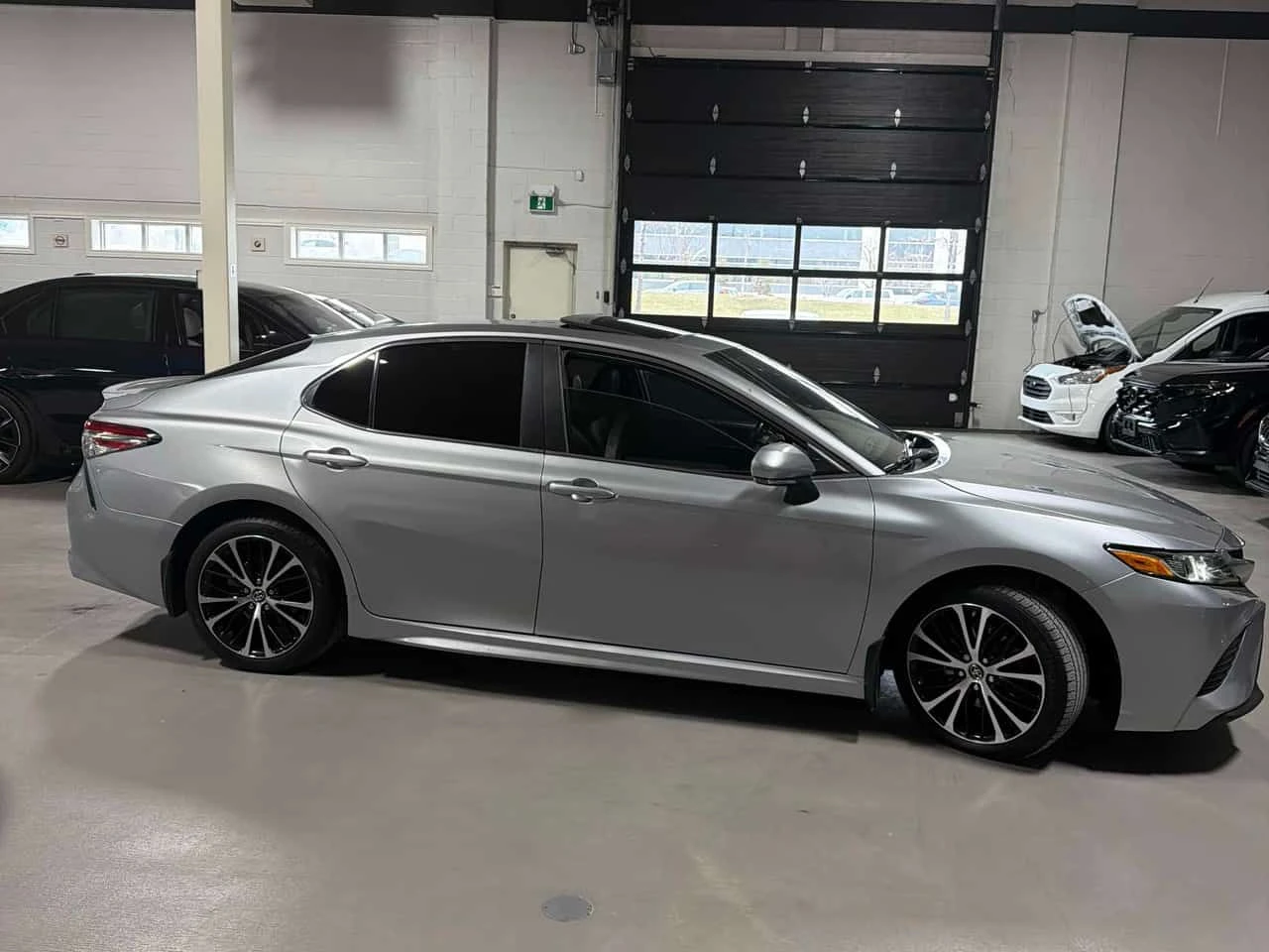 Toyota Camry * Auto * CARFAX * Два ключа * Шибидах * , снимка 2 - Автомобили и джипове - 53901114