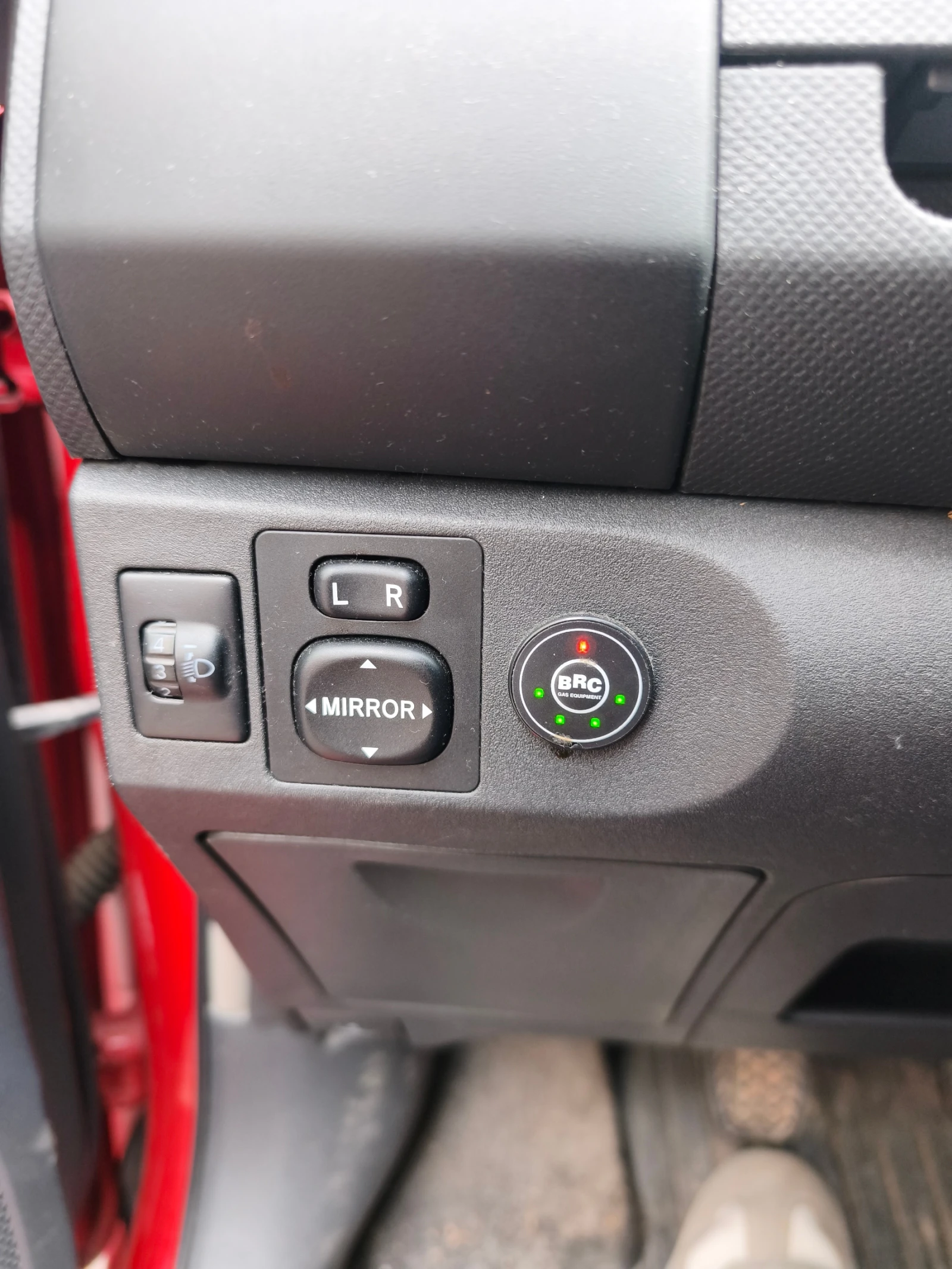 Toyota Yaris, снимка 14 - Автомобили и джипове - 54315076