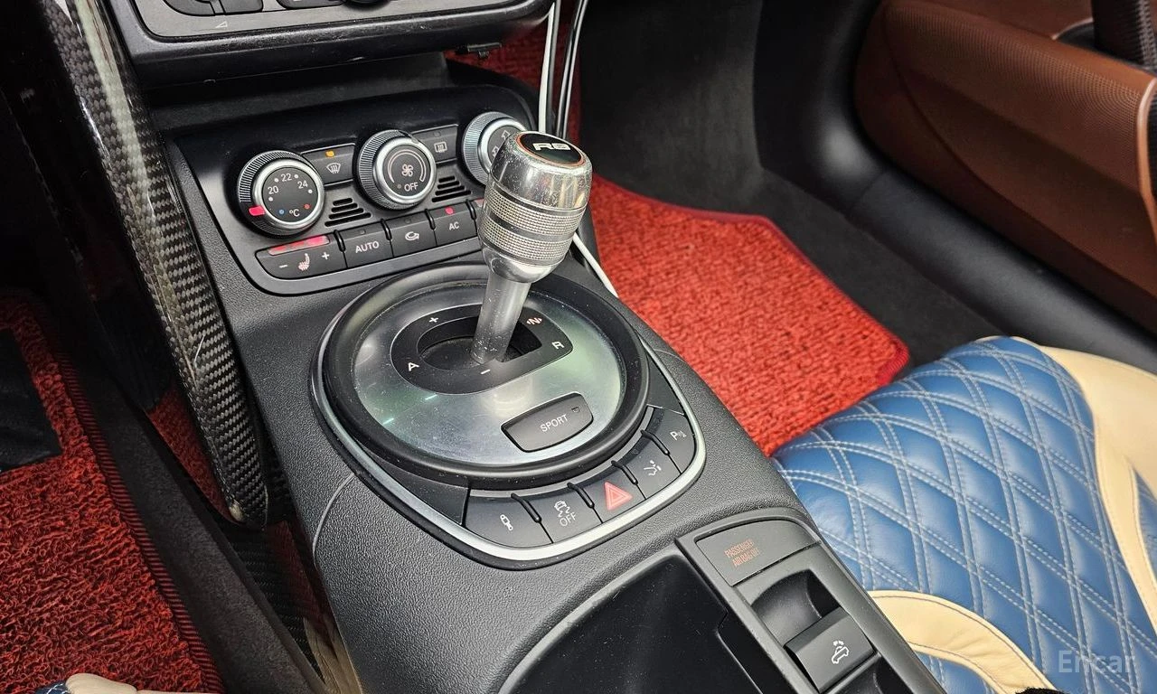 Audi R8 SPIDER* 5.2 V10 COUPE* КОЖА* ПОДГРЕВ и ДР , снимка 8 - Автомобили и джипове - 54635951