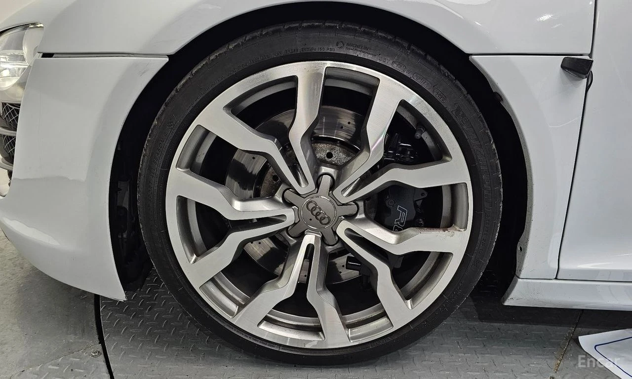 Audi R8 SPIDER* 5.2 V10 COUPE* КОЖА* ПОДГРЕВ и ДР , снимка 5 - Автомобили и джипове - 54635951