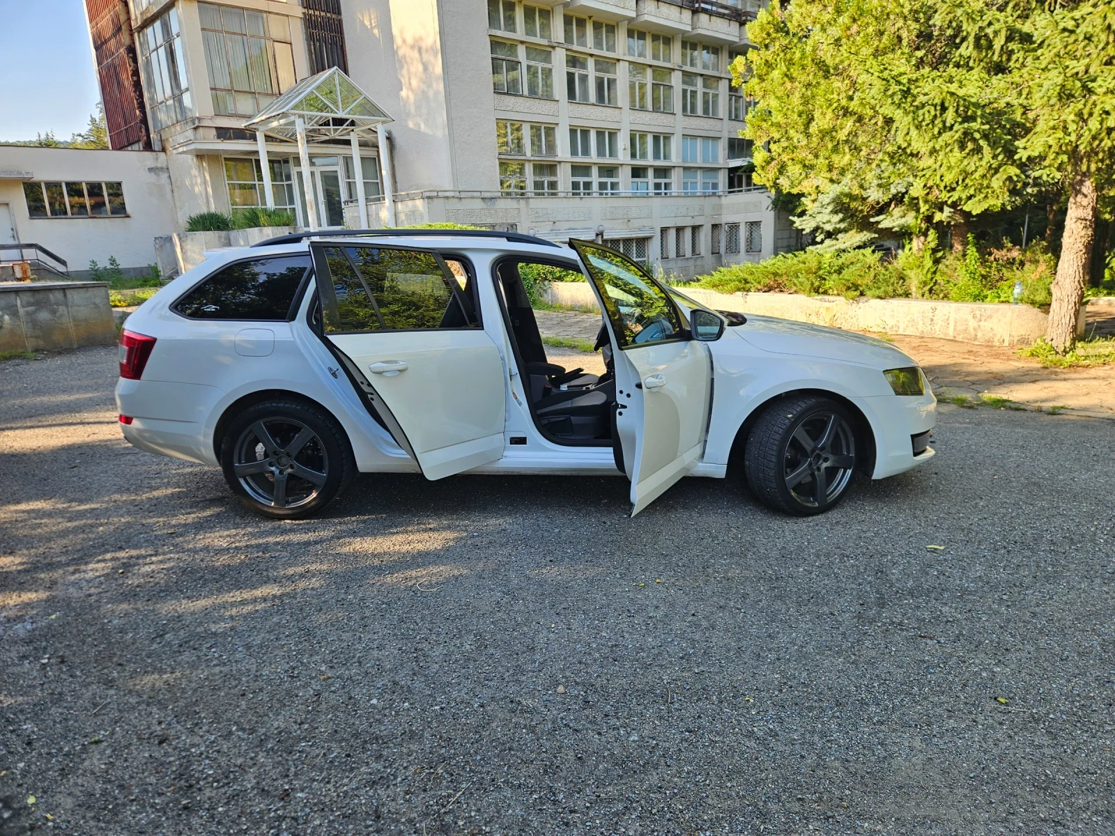 Skoda Octavia 2.0d 150кс, снимка 6 - Автомобили и джипове - 54862032