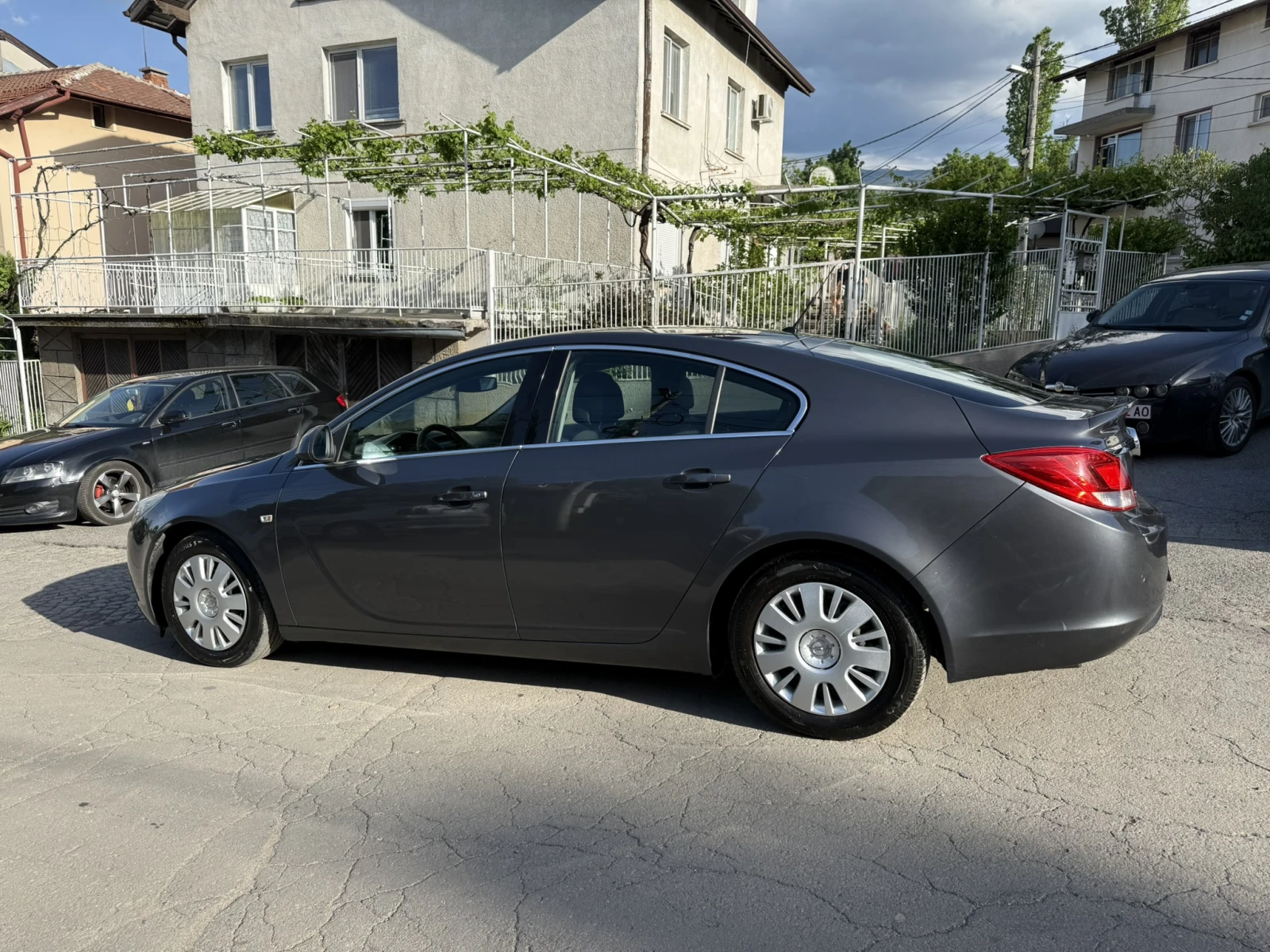 Opel Insignia 1.8 Газ/Бензин, снимка 4 - Автомобили и джипове - 55039196