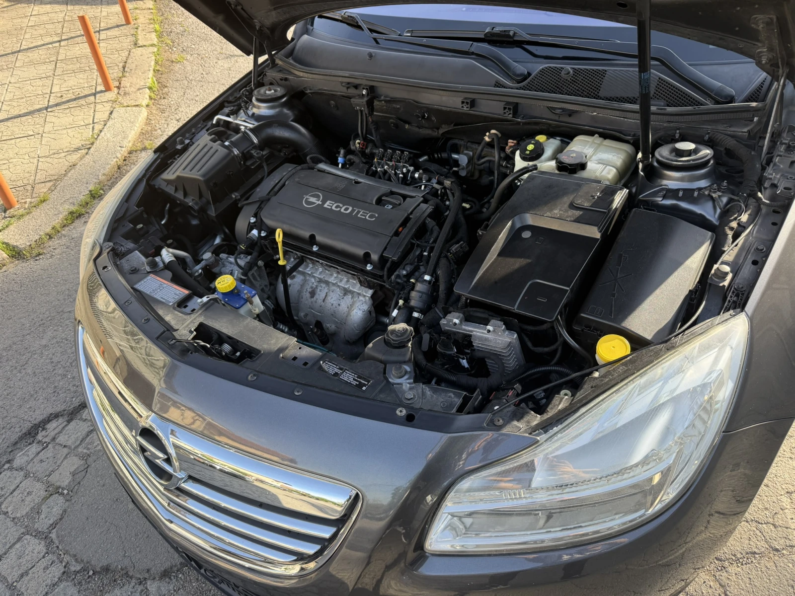 Opel Insignia 1.8 Газ/Бензин, снимка 17 - Автомобили и джипове - 55039196