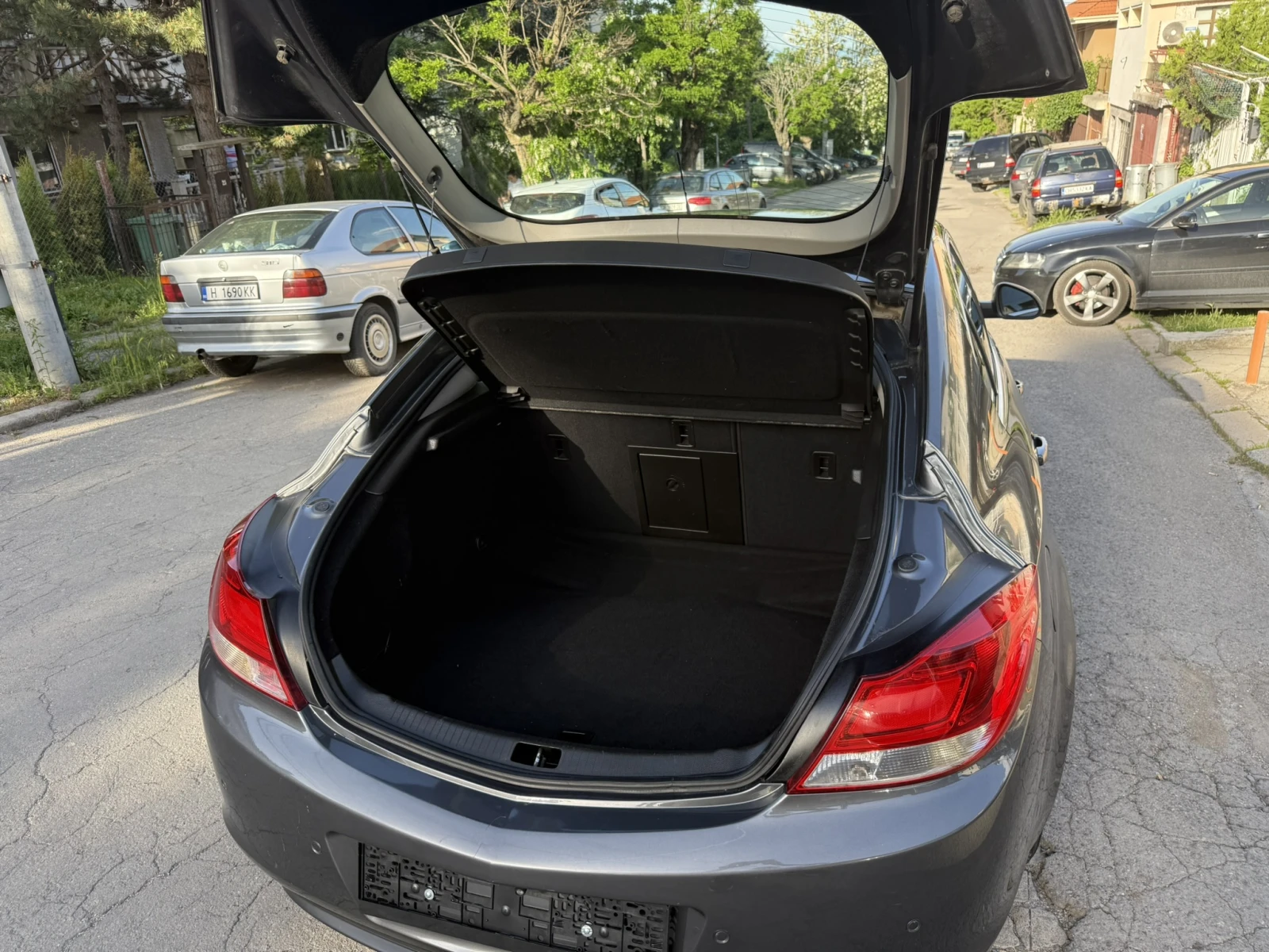 Opel Insignia 1.8 Газ/Бензин, снимка 15 - Автомобили и джипове - 55039196