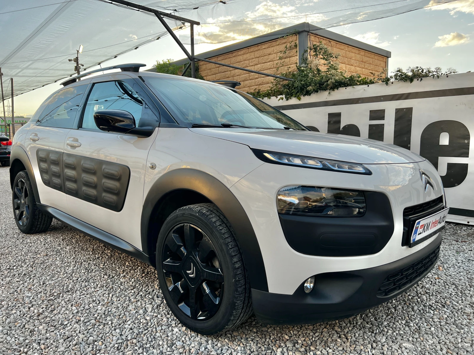 Citroen C4 Cactus 1.2i AUT/NAVI/КАМЕРА/РЕАЛНИ КИЛОМЕТРИ, снимка 3 - Автомобили и джипове - 55729089