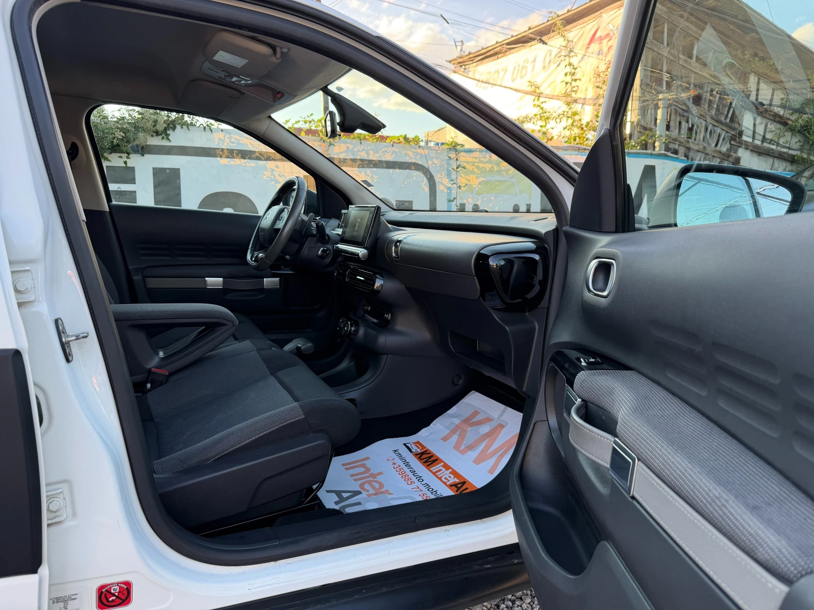 Citroen C4 Cactus 1.2i AUT/NAVI/КАМЕРА/РЕАЛНИ КИЛОМЕТРИ, снимка 12 - Автомобили и джипове - 55729089