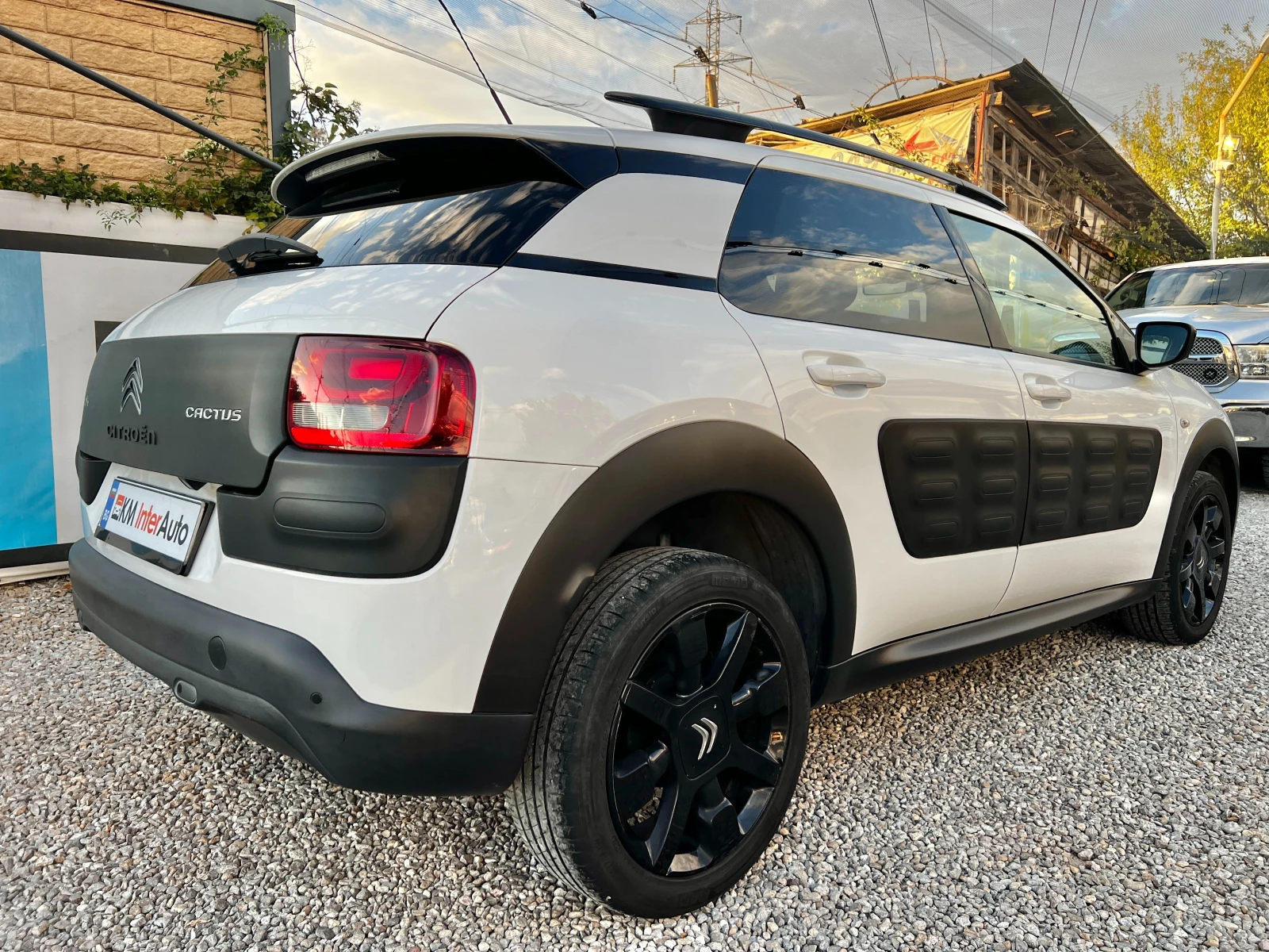 Citroen C4 Cactus 1.2i AUT/NAVI/КАМЕРА/РЕАЛНИ КИЛОМЕТРИ, снимка 4 - Автомобили и джипове - 55729089