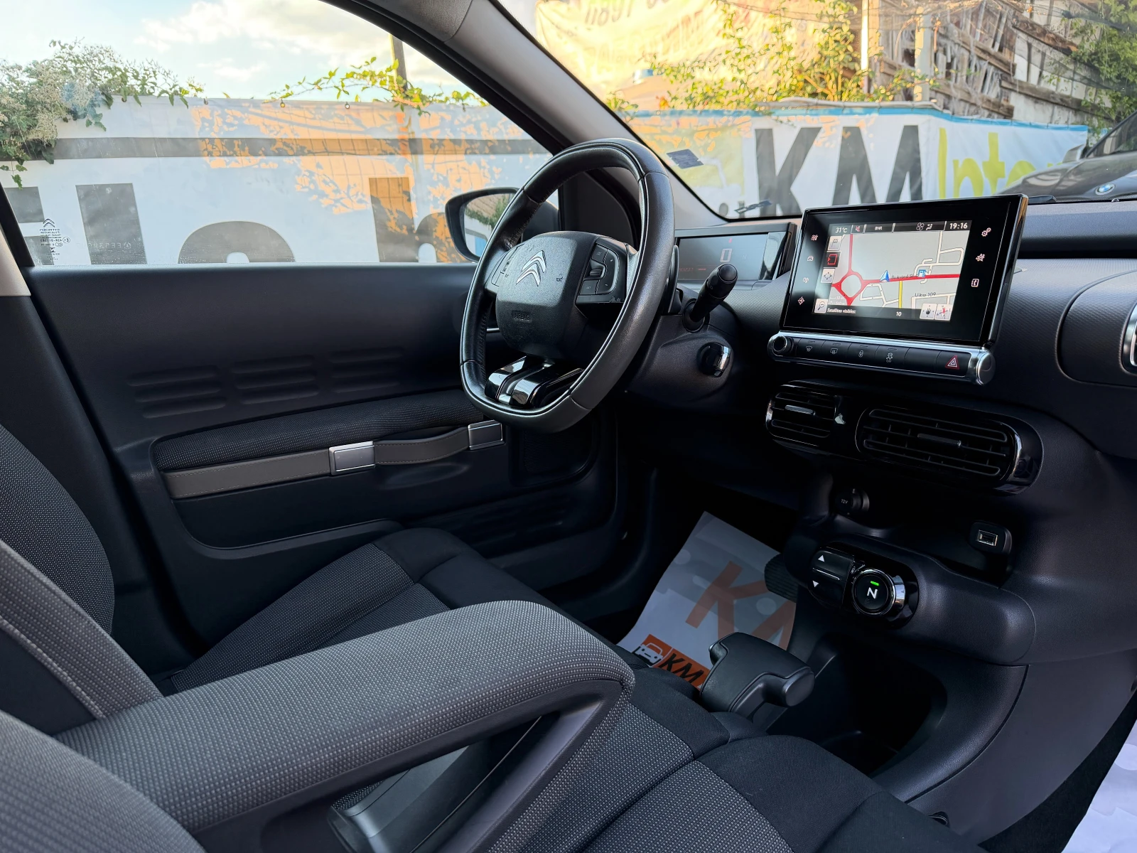 Citroen C4 Cactus 1.2i AUT/NAVI/КАМЕРА/РЕАЛНИ КИЛОМЕТРИ, снимка 13 - Автомобили и джипове - 55729089