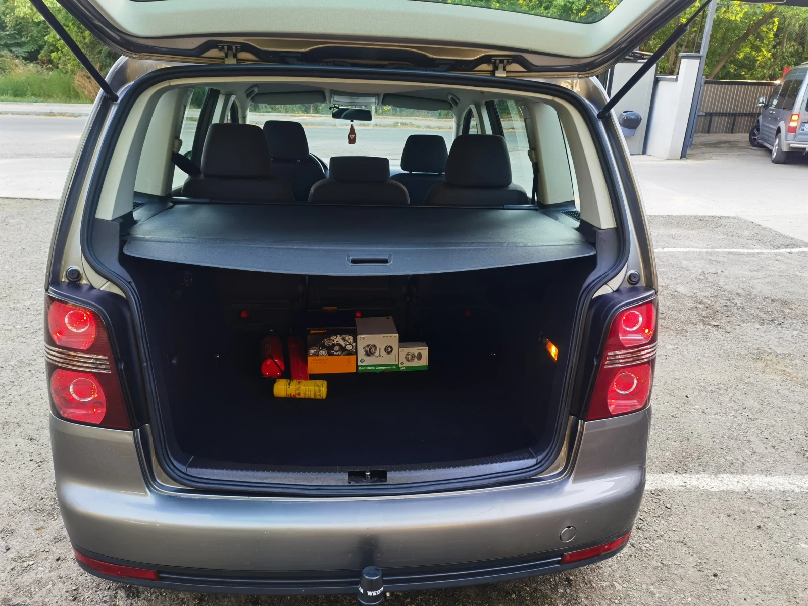 VW Touran, снимка 15 - Автомобили и джипове - 55729181