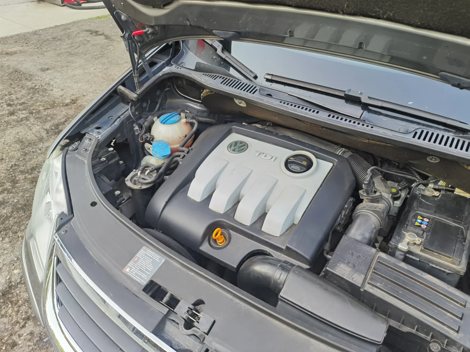 VW Touran, снимка 16 - Автомобили и джипове - 55729181