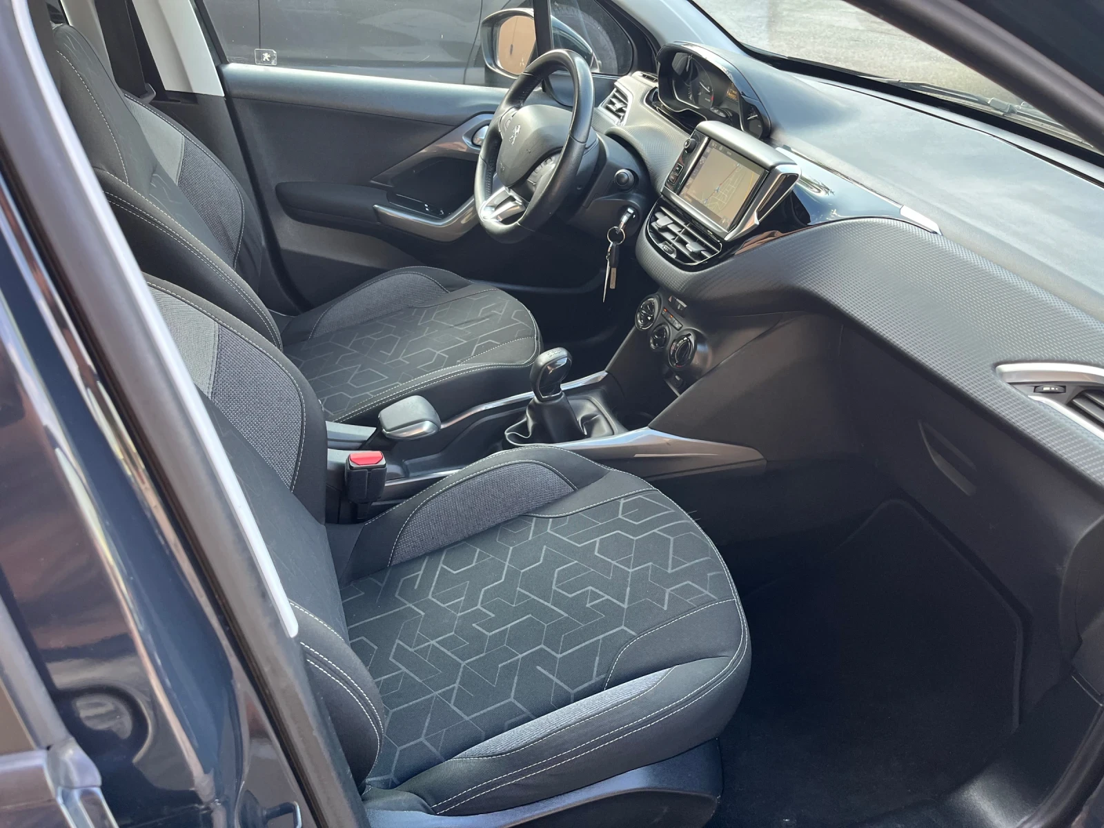Peugeot 2008 1, 6 BLUEHDI-LED-NAVI-FACE-EURO6B, снимка 10 - Автомобили и джипове - 56160049