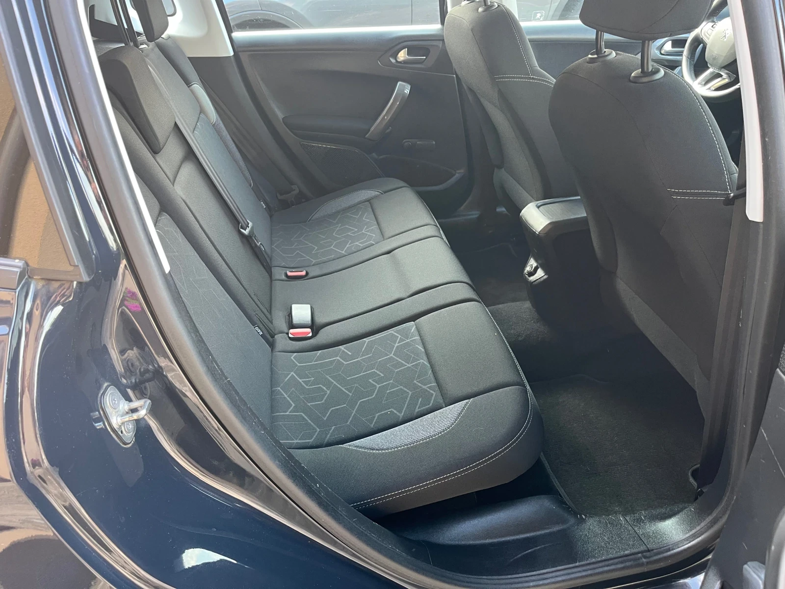 Peugeot 2008 1, 6 BLUEHDI-LED-NAVI-FACE-EURO6B, снимка 8 - Автомобили и джипове - 56160049