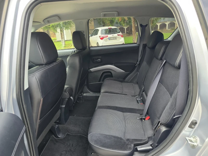 Mitsubishi Outlander 2.4i 4X4 ШВЕЙЦАРИЯ , снимка 10 - Автомобили и джипове - 52728062