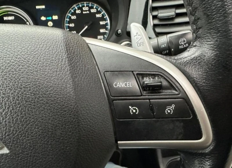 Mitsubishi Outlander Plug-in Hybrid , снимка 6 - Автомобили и джипове - 53432859