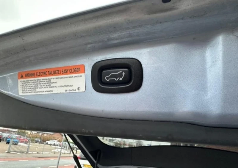 Mitsubishi Outlander Plug-in Hybrid , снимка 17 - Автомобили и джипове - 53432859