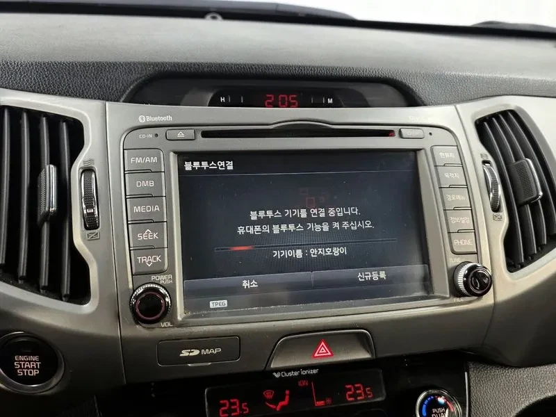 Kia Sportage, снимка 16 - Автомобили и джипове - 52557978