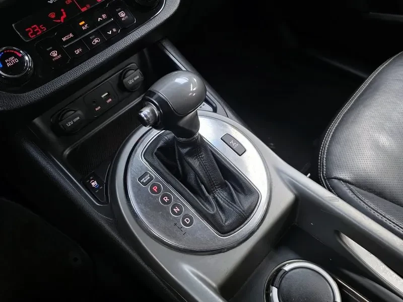 Kia Sportage, снимка 9 - Автомобили и джипове - 52557978